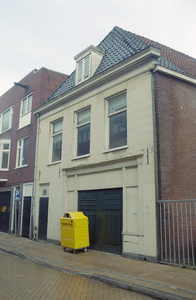  Voorgevel met garagedeur en glascontainer Schuitenmakersstraat 3, 5, Groningen 152626