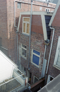 Gevel met vensters, ophoging en dichtgezet rondvenster Oude Kijk in 't Jatstraat 12, Groningen 103003