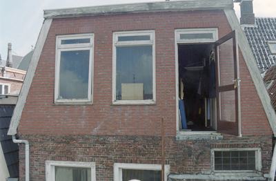  Gevel met vensters en doorgang Oude Kijk in 't Jatstraat 10, Groningen 100706