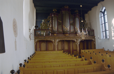  Kerkzaal met banken en orgel Middelberterweg 13, Middelbert, Groningen 101714