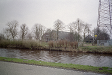  Boerderij aan kanaal met elektriciteitsmast Roderwolderdijk 9, Groningen 106254