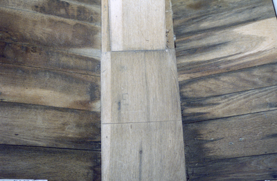  Detail van houten staander in Martinitoren Martinikerkhof 1, Groningen 102537