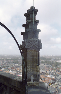  Rijk bewerk natuurstenen detail van balustrade Martinitoren Martinikerkhof 1, Groningen 102537