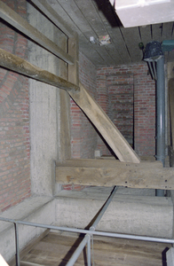 Eikenhouten draagconstructie met betonnen versterking in Martinitoren Martinikerkhof 1, Groningen 102537