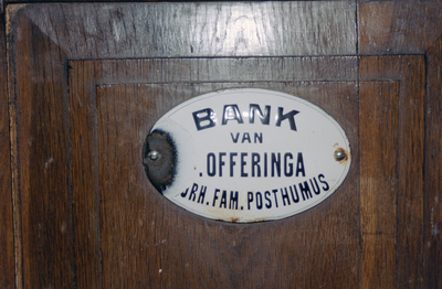  Emaille bordje met tekst Bank van Offeringa ...rh. fam. Posthumus Kerkstraat 18, Zuidhorn