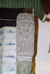  Zandstenen pilaster met leeuwenkop in herplaatste schouw Oude Kijk in 't Jatstraat 18, Groningen 103004