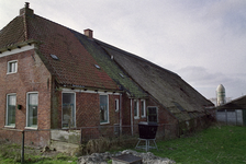 Noordelijke zijgevels woonhuis en schuur Hogeweg 13, Dorkwerd, Groningen 106323
