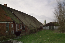  Noordelijke zijgevels van woonhuis en schuur Hogeweg 13, Dorkwerd, Groningen 106323