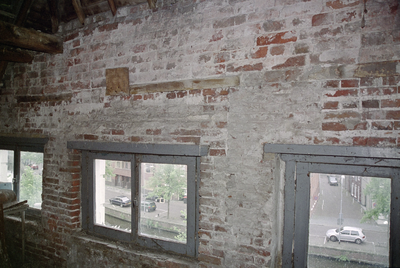  Muurwerk binnenzijde vensters voorgevel op zolder met zicht op Lage der A Hoge der A 17, Groningen 102371