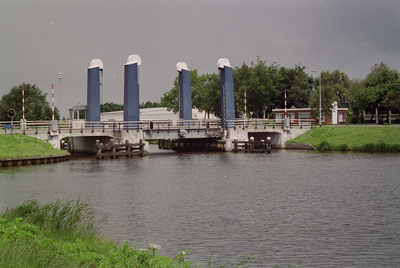  Kinderverlatenbrug over Hoendiep Vierverlaten, Hoendiep 272, Hoogkerk, Groningen 151114