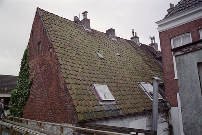  Achtergevel met dakhelling en klimop Gelkingestraat 14, 16, Groningen 102109, 102110