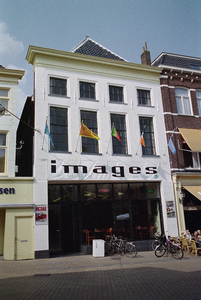  Lijstgevel met nieuwe pui van Filmcentrum Images Poelestraat 30, Groningen 103114