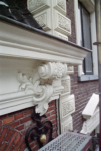  Gesneden console onder kroonlijst Oude Kijk in 't Jatstraat 8, Groningen 103002