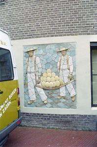  gevel kunstwerk: gerestaureerde kaasdragers van kunstenaar en keramist Anno Smith Westerkade 15, Groningen 103526
