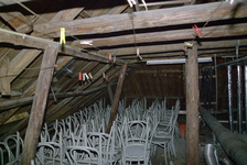  Rondhouten sporenkap met opgeslagen stoelen Gedempte Zuiderdiep 8, 10, Groningen 102047