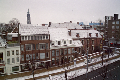  Voorgevels met sneeuw op de daken Oosterstraat 71, Gedempte Zuiderdiep 1, 3, 5, GroningenGe 102011, 102868, 108602