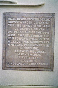  Gedenksteen aan bevrijding bij glas-in-loodramen van W.E.E.V.A. Gedempte Zuiderdiep 8, 10, Groningen 102047