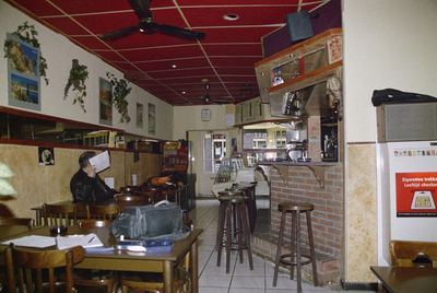  Interieur cafe met gemetselde bar Gelkingestraat 14, Groningen 102109