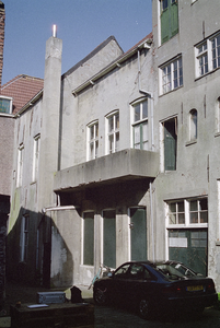  Gepleisterde gevel met vensters en balkon Gelkingestraat 46, Groningen 106305