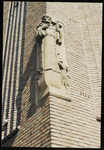  beeld Franciscus (van Assisië) aan toren gevel, kerk Zaagmuldersweg 65, Groningen 104558