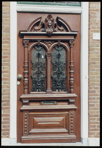  voordeur met houtgesneden ornamenten Oosterweg 56, Groningen 101378