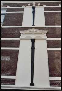  detail zijgevel, vensters dichtgemaakt, ornamenten Parklaan 12, Groningen 101410