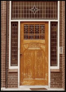  deur met houtsnijwerk