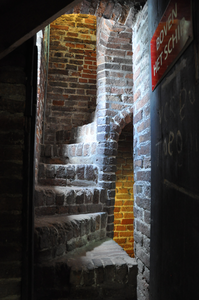  gemetselde trap: toegang 'boven het schip' Martinikerkhof 3, Martinikerk 102538