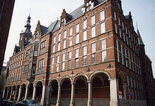  hele gebouw, zuilengang, galerij, kolommen Sint Jansstraat 2, Groningen 103291