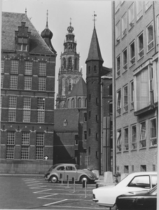  archiefgebouw met parkeerterrein zwart-wit foto Sint Jansstraat 2, Groningen 103291