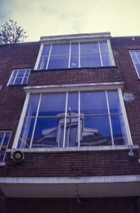  Voorgevel met erkers en stalen raamkozijnen Zwanestraat 2, Groningen 153337