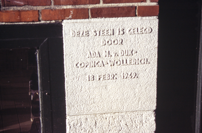  Gevelsteen met opschrift 'Deze steen is gelegd door Ada M.v.Dijk-Copinga-Wollerich. 18 febr: 1949.' Stoeldraaierstraat ...