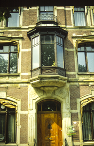  Voorgevel met voordeur en ronde uitbouw met balkon Ubbo Emmiussingel 51, Groningen 100756