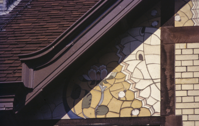  Detail buitengevel van Huize Tavenier met tegeltableau Ubbo Emmiussingel 110, Groningen 100762