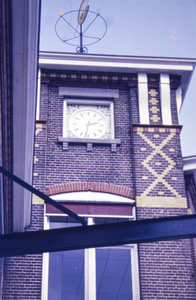  Gevel met klok van voormalige Electriciteitscentrale Bloemstraat 38, Groningen 106342