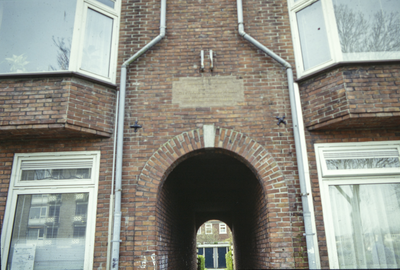  Poort onderdoorgang met gevelsteen Rembrandt van Rijnstraat 282, 284, Groningen 152469