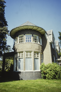  Ronde uitbouw met vensters van villa Insulinde Verlengde Hereweg 167, Groningen 100615