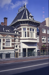  Straatbeeld met Herewegviaduct, hekwerk en voorgevel Hereweg 1, 1a, Groningen 104570, 101064, 101065