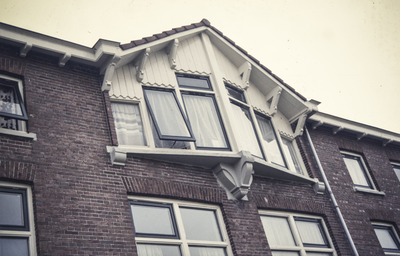  Rijk gedecoreerde uitbouw met vensters Bedumerstraat 121, 123, Groningen 100852