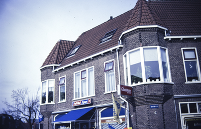  Voorgevel bouwblok met buurtwinkeltje Idastraat 2, Groningen 100855