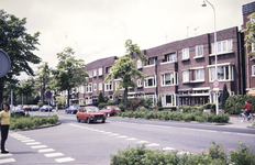  Straatbeeld met woningcomplex Korreweg 80, 82, 84, 86, 88, 90, 92, 94, 96, 98, 100, 102, 104, Groningen 101226