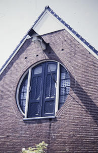  Gevel met hijsinstallatie en dubbele deuren Damsterdiep 215, Groningen 100899