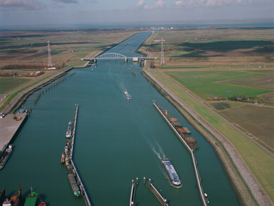 298299 20555-130 - Luchtopname nieuwe Kanaal door Zuid-Beveland tussen Hansweert en Wemeldingen, 2000-02-25