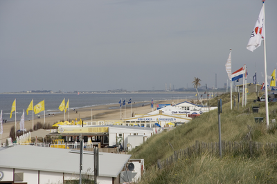 324408 Zandvoort, boulevard, duinen en strand. Strand met strandtenten en zee, 2008-09-22