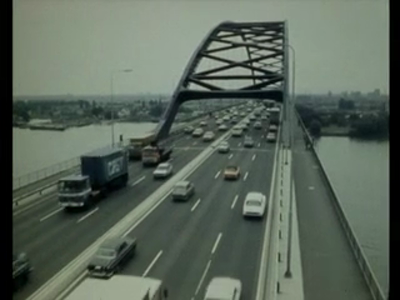 396036 Moerdijk, brug in meervoud. Master. 17'- 08'. Nederlands commentaar, 1978-01-01