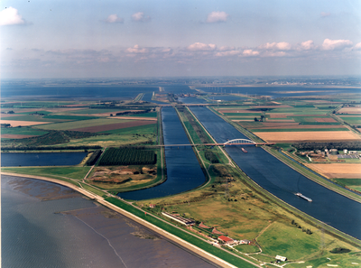 404352 Spuikanaal en Schelde-Rijn verbinding bij het Volkerak Zoommeer, 2005-09-05