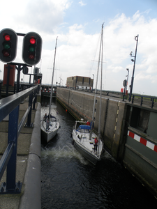 469963 43 Proefvaart Krammerjachtensluis, passeren bellenscherm Volkerak-Zoommeerzijde (2), 2014-04-18