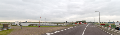 472073 Brug Sluis begin Afsluitdijk bij Den Oever-1-bewerkt, 2014-10-06