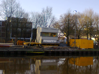 499882 Prefab bedieningsgebouw Dr. Deelenlaanbrug Tilburg op transport, 2015-01-31