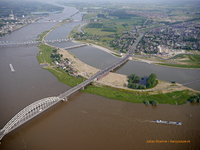 500861 Boven aanzicht Waal met Waalbrug Nijmegen, 2016-06-08